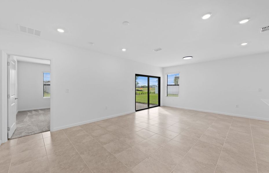 Spacious, unfurnished interior of a new home in Caloosa Cove, Labelle (Image 20).