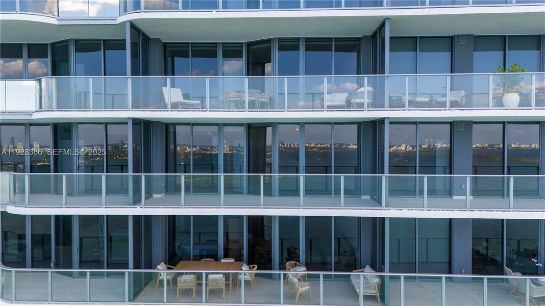 Condo located in Miami, FL showcasing its design and architecture (Image 4). Condo located in Miami, FL showcasing its design and architecture (Image 4).