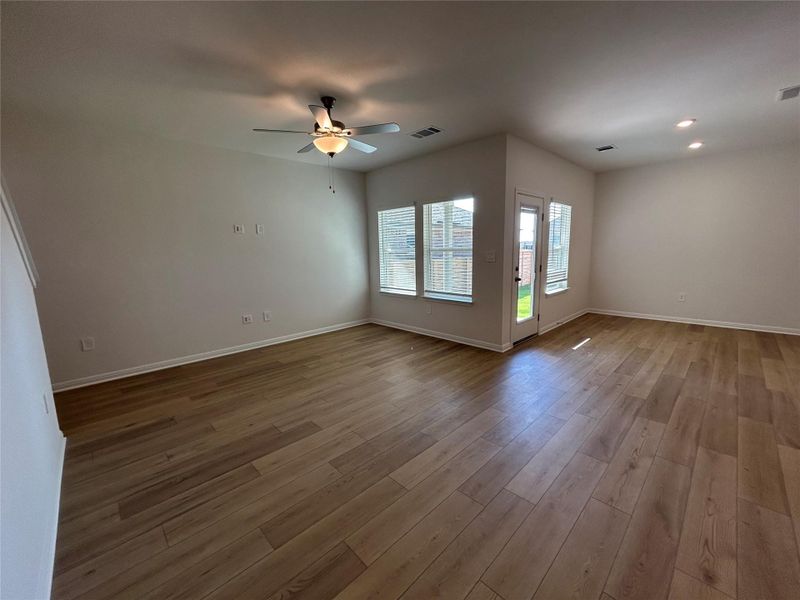 Unfurnished room featuring a ceiling fan, light wood-style flooring, and recessed lighting