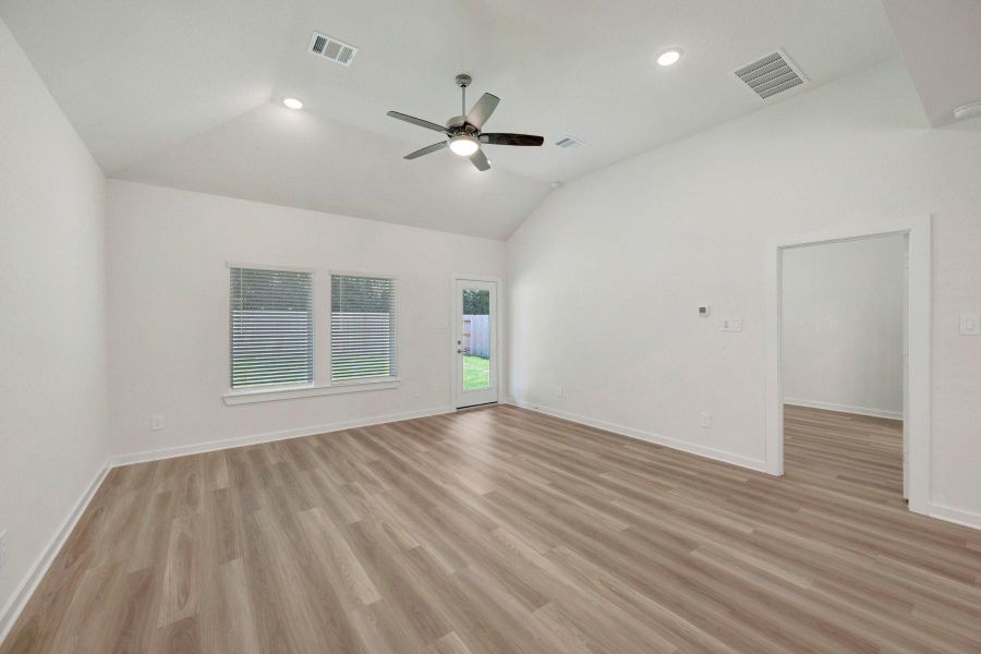 Spacious, unfurnished interior of a new home in Sorella, Tomball (Image 25). Spacious, unfurnished interior of a new home in Sorella, Tomball (Image 25).