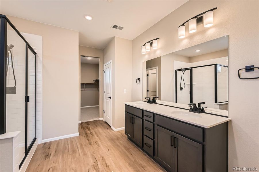 Dual vanity primary bath