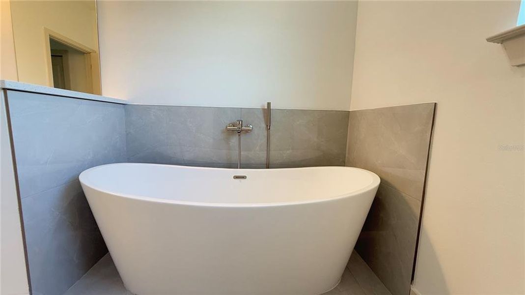 Close-up of interior finishes inside a home in , North Port (Image 10). Close-up of interior finishes inside a home in , North Port (Image 10).