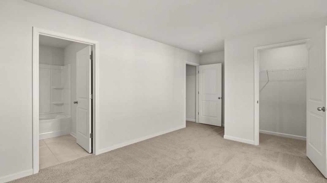 Spacious, unfurnished interior of a new home in Falcon Landing, Gainesville (Image 18).