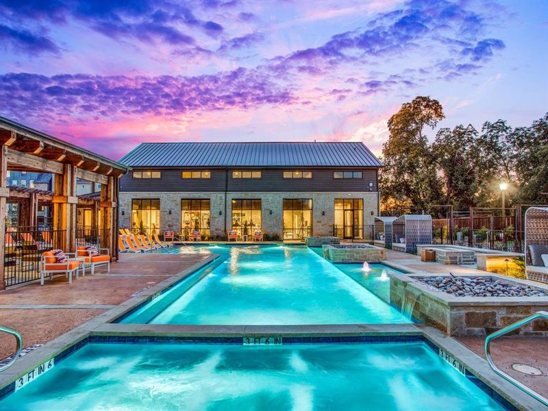 Community amenities in SoHo Square, Dallas (Image 27).