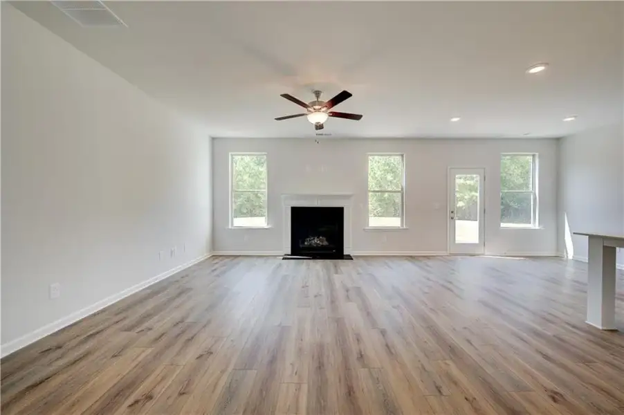 Spacious, unfurnished interior of a new home in Brighton, Locust Grove (Image 36).