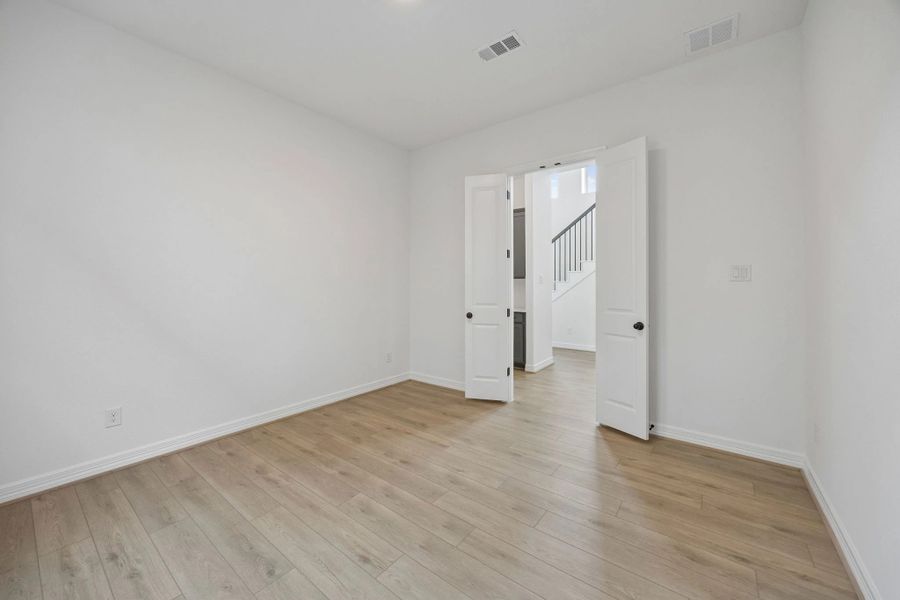 Spacious, unfurnished interior of a new home in Bergamo, Katy (Image 12).