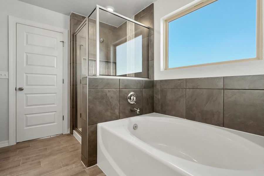 Furnished interior view inside a new home in Verdancia, Horizon City (Image 4).