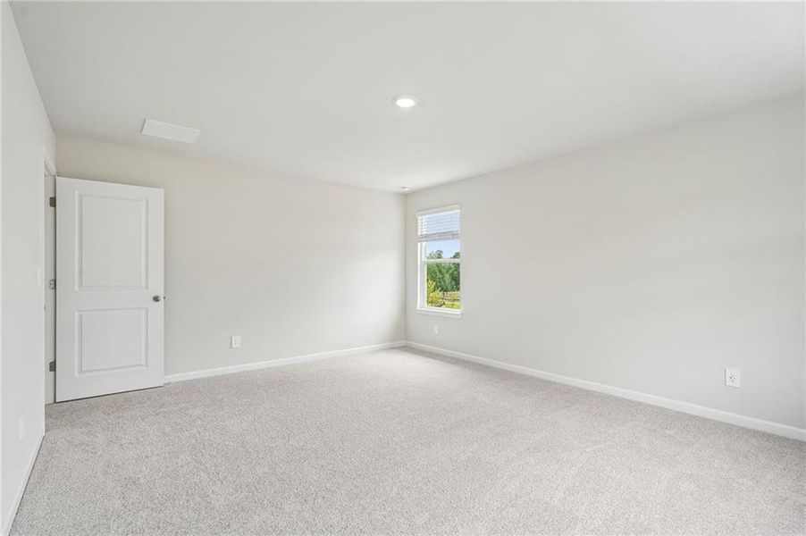 Spacious, unfurnished interior of a new home in Northwoods at Mirror Lake, Villa Rica (Image 61).