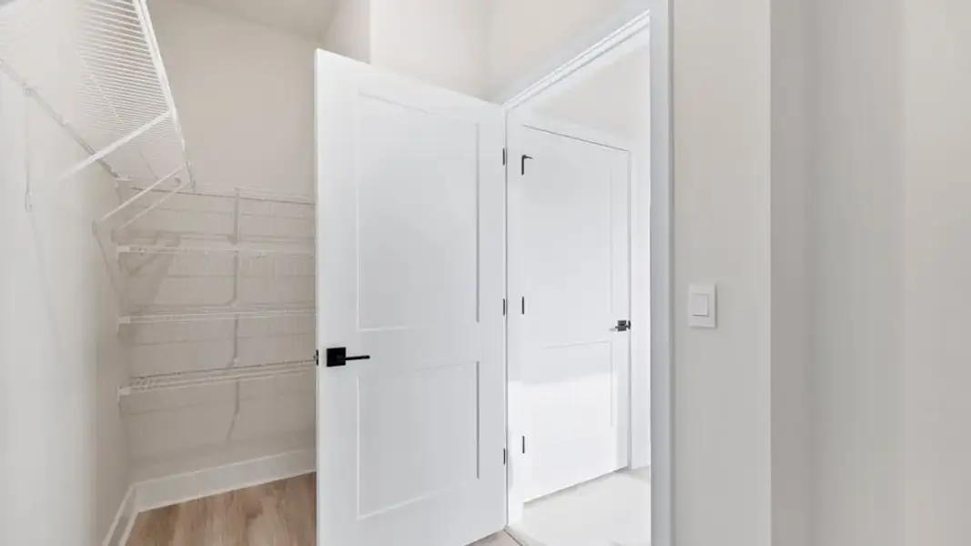 Spacious, unfurnished interior of a new home in Cottonwood Ridge, Piedmont (Image 23).