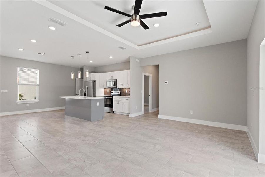 Spacious, unfurnished interior of a new home in , Arcadia (Image 10).