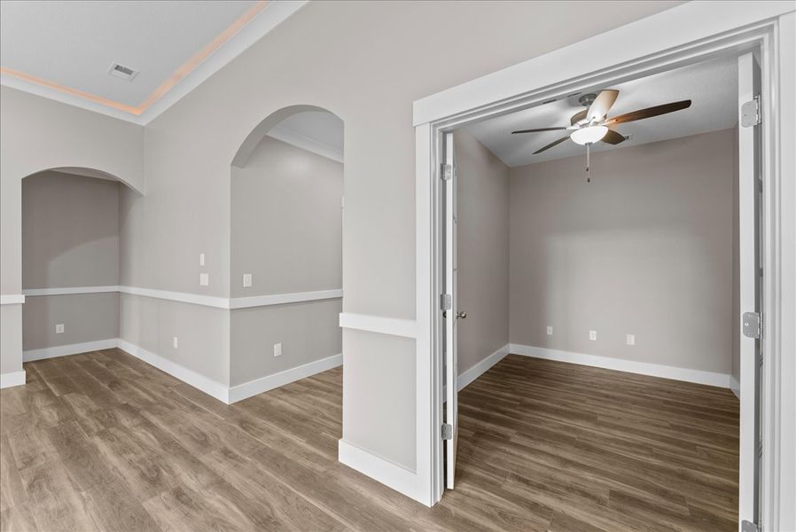Representative unfurnished interior of a home built from the Roosevelt Elite by Enchanted Homes in Lakeside at Blue Ridge Plantation, Taylors (Image 27). Representative unfurnished interior of a home built from the Roosevelt Elite by Enchanted Homes in Lakeside at Blue Ridge Plantation, Taylors (Image 27).