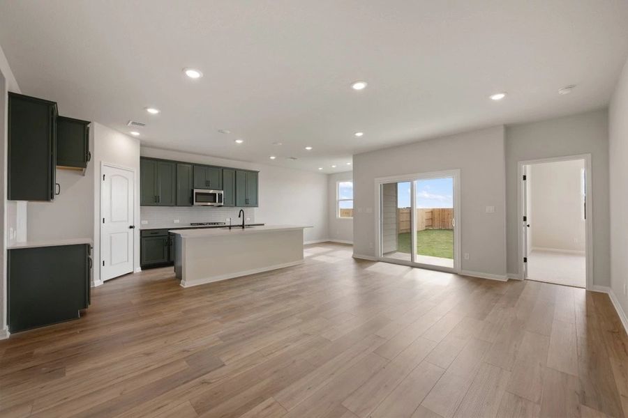 Spacious, unfurnished interior of a new home in Berry Creek Highlands, Georgetown (Image 31).