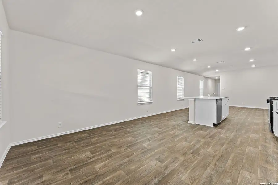 Spacious, unfurnished interior of a new home in Applewood, San Antonio (Image 16).