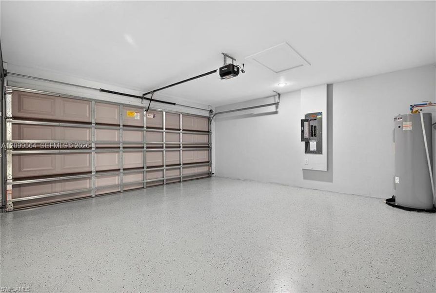 Spacious, unfurnished interior of a new home in , Lehigh Acres (Image 12).