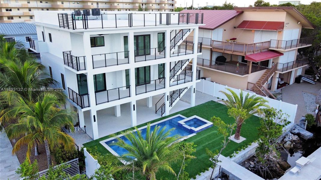 Exterior details and patio area of a home in , Tavernier (Image 36).
