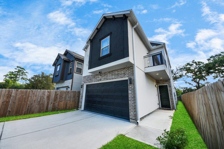 No Need To Go Dowstairs To See Who Is Visitng Step Out On The Balcony