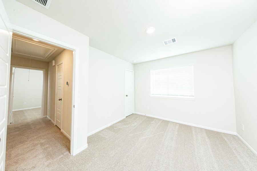 Spacious, unfurnished interior of a new home in Bammel Oaks, Houston (Image 12). Spacious, unfurnished interior of a new home in Bammel Oaks, Houston (Image 12).