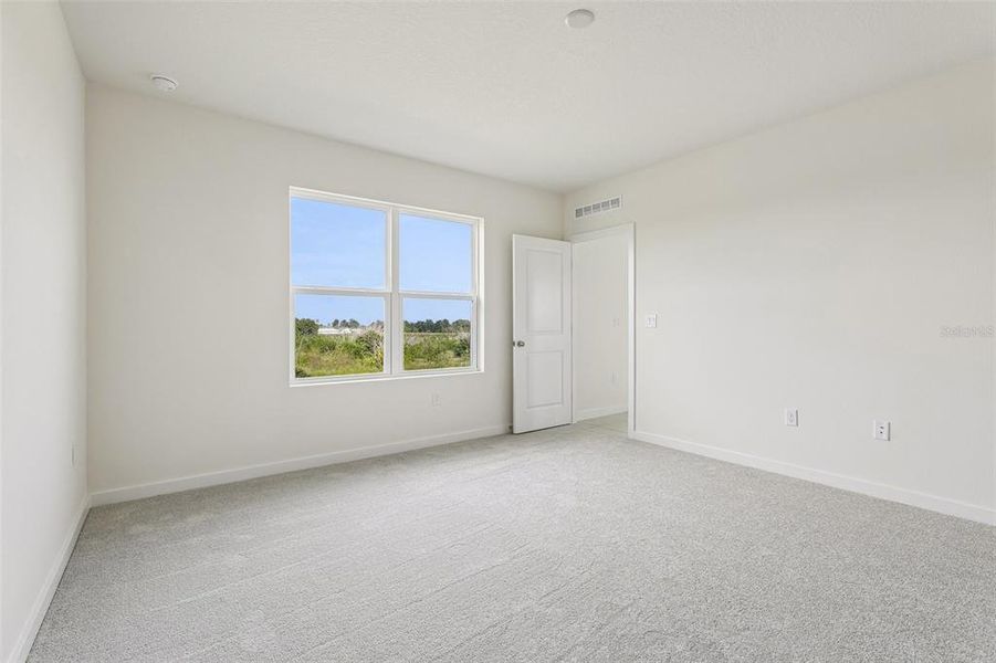 Spacious, unfurnished interior of a new home in Hamilton Bluff, Haines City (Image 19).