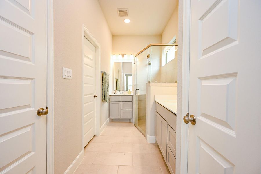 Image 21 of a home in The Grand Prairie 40'. Image 21 of a home in The Grand Prairie 40'.