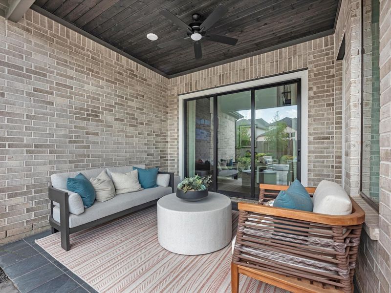 Exterior details and patio area of a home in Tompkins Reserve, Katy (Image 4).
