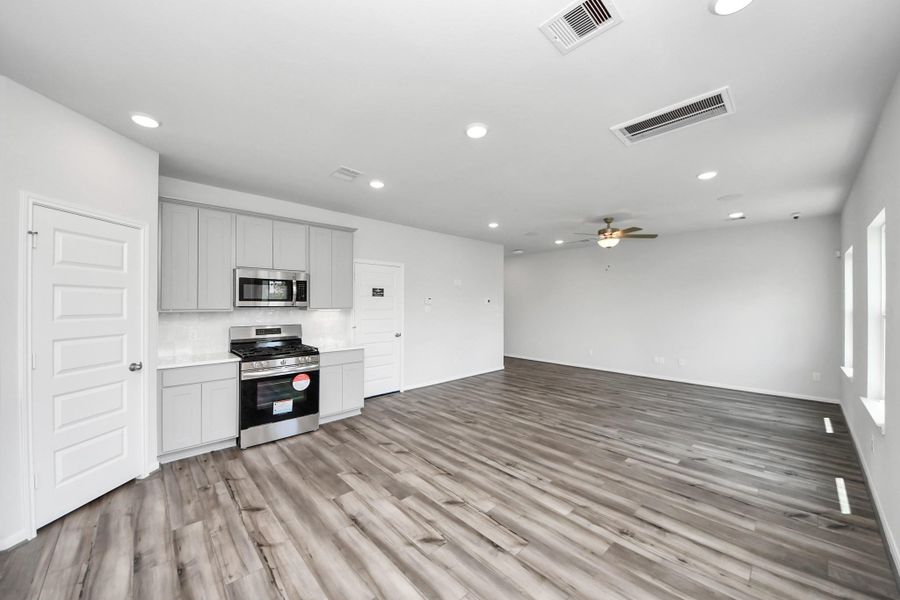 Spacious, unfurnished interior of a new home in Hill and Dale Ranch, Splendora (Image 20).