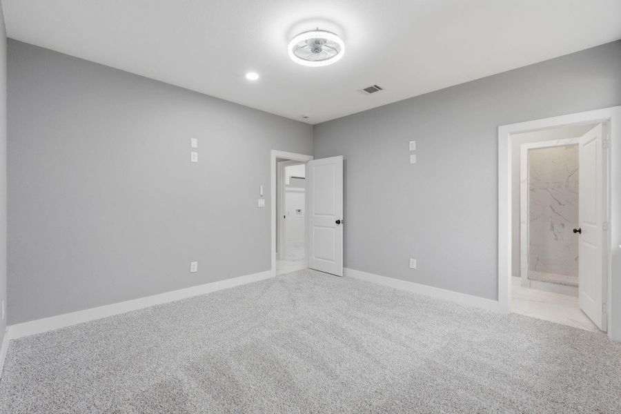 Spacious, unfurnished interior of a new home in , Willis (Image 23).