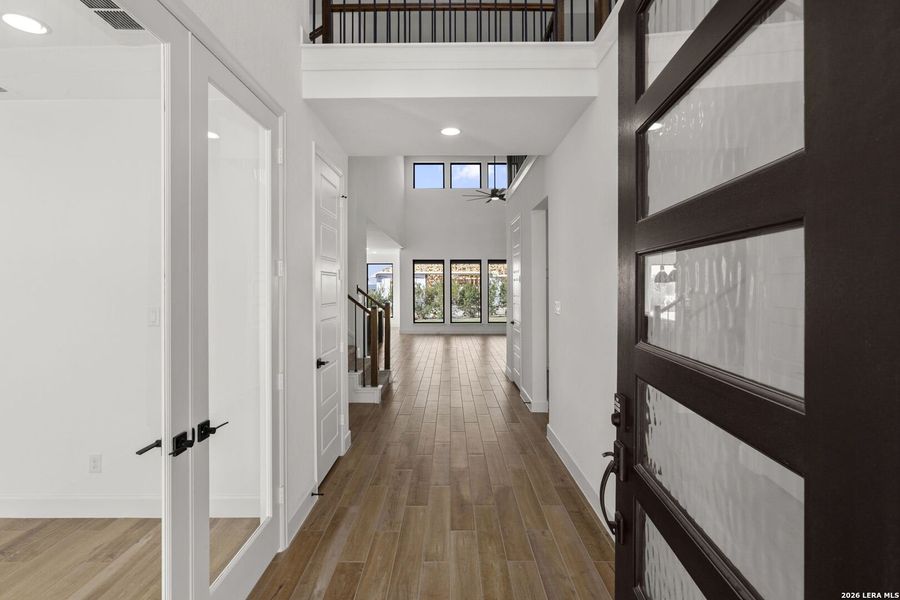 Spacious, unfurnished interior of a new home in Esperanza, Boerne (Image 49).