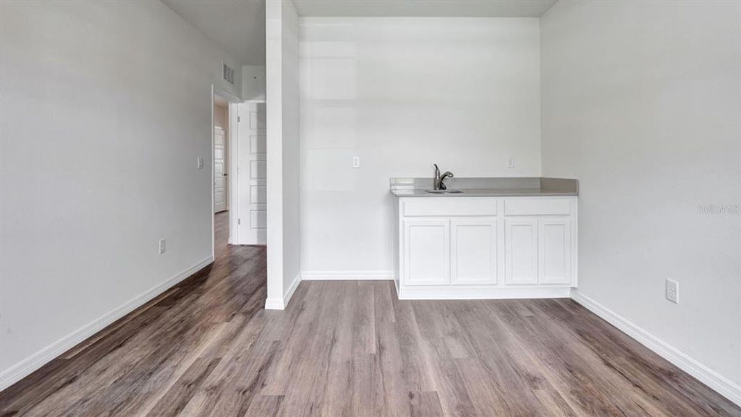 Spacious, unfurnished interior of a new home in , Haines City (Image 19).