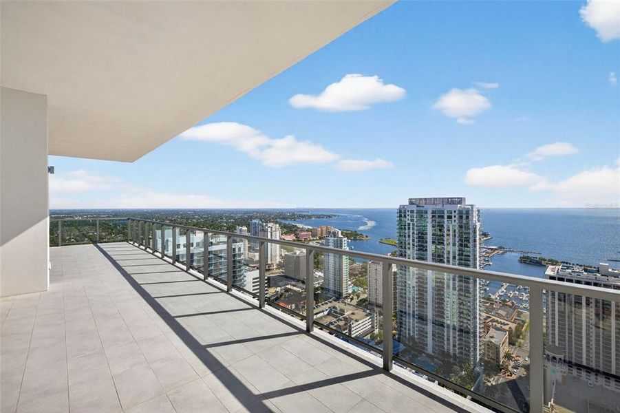 Condo located in St. Petersburg, FL showcasing its design and architecture (Image 33). Condo located in St. Petersburg, FL showcasing its design and architecture (Image 33).