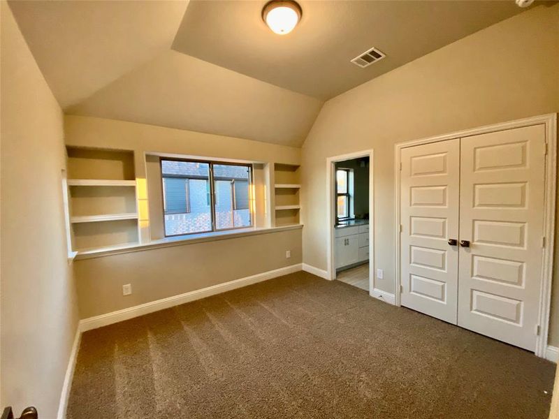 Bed 4 with built-in shelves shares a Jack & Jill bathroom