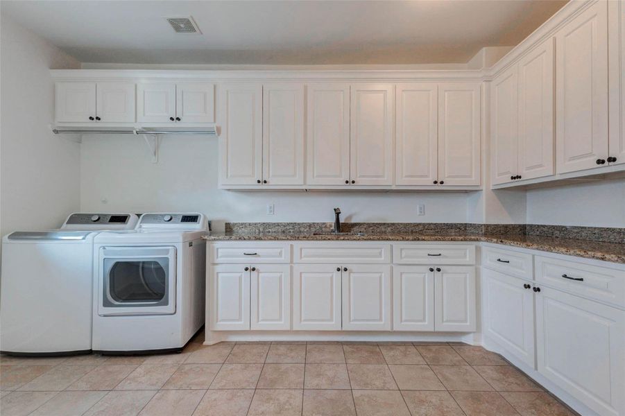 HUGE LAUNDRY/CRAFT CENTER ON 2ND FLOOR
