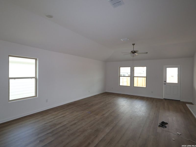 Spacious, unfurnished interior of a new home in Meadows at Clear Springs, New Braunfels (Image 16).