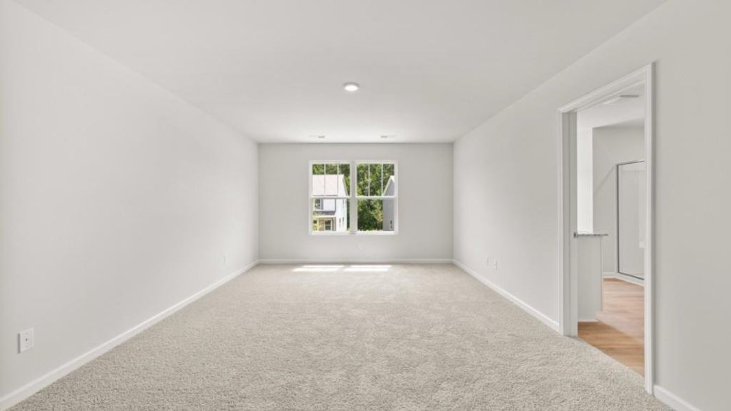 Spacious, unfurnished interior of a new home in South Wind, Union City (Image 19).