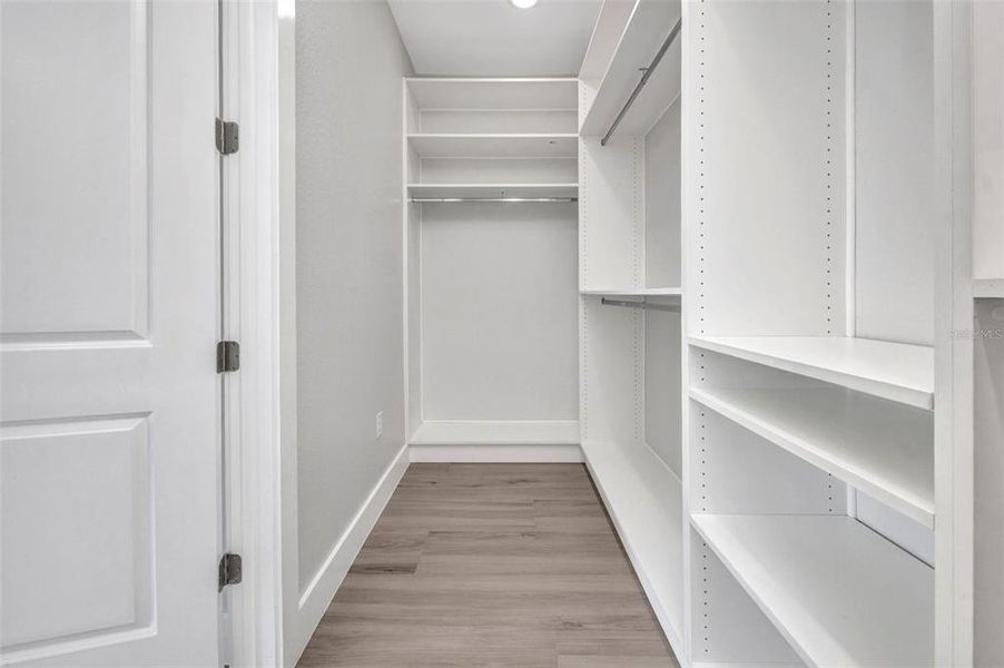 Walking Closet - Master