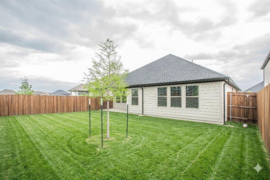 Exterior details and patio area of a home in Elevon, Lavon (Image 3).
