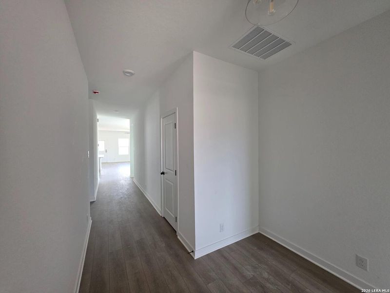 Spacious, unfurnished interior of a new home in Saddlebrook Ranch, Schertz (Image 12).