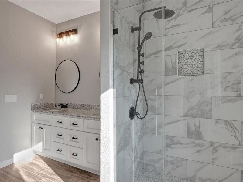 Furnished interior view inside a new home in , Lufkin (Image 6).