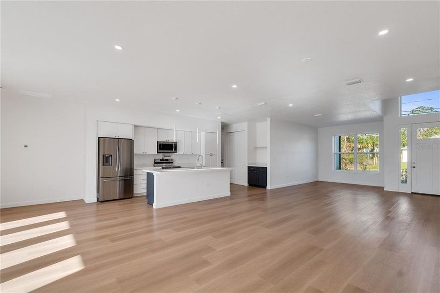 Spacious, unfurnished interior of a new home in , Palm Bay (Image 28).