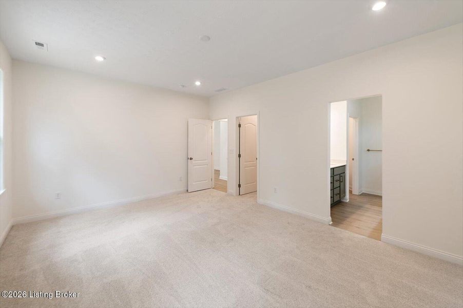 Spacious, unfurnished interior of a new home in Vista Hills, Louisville (Image 21).