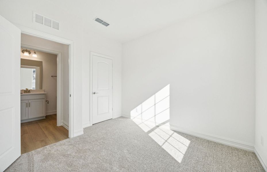 Spacious, unfurnished interior of a new home in Spiritas Ranch, Little Elm (Image 16).