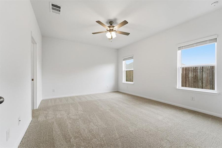 Spacious, unfurnished interior of a new home in Saddlebrook Estates, Waxahachie (Image 21).