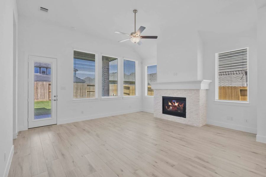 Spacious, unfurnished interior of a new home in Jordan Ranch 55's, Fulshear (Image 17). Spacious, unfurnished interior of a new home in Jordan Ranch 55's, Fulshear (Image 17).