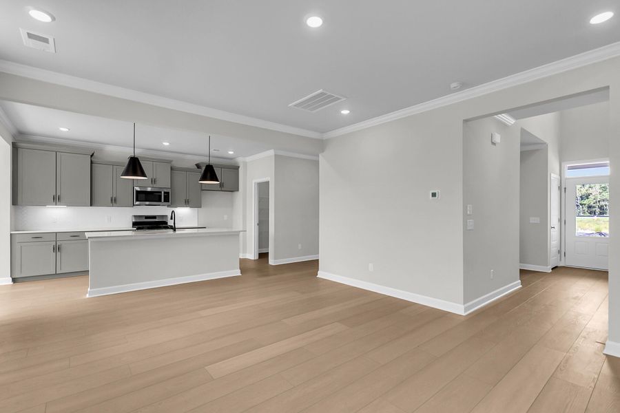 Spacious, unfurnished interior of a new home in , Summerville (Image 16).
