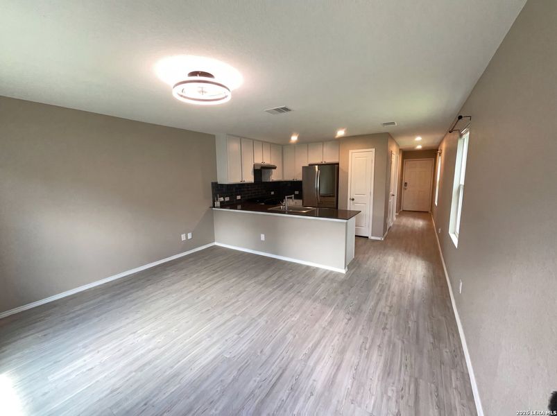 Spacious, unfurnished interior of a new home in Aston Park, San Antonio (Image 17).