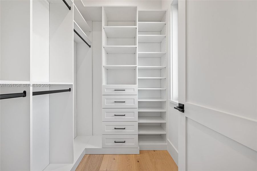 Spacious, unfurnished interior of a new home in , Palm Beach Gardens (Image 23).