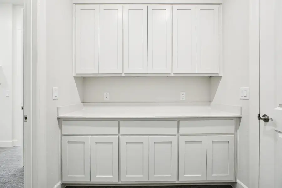 Detailed view of baseboards