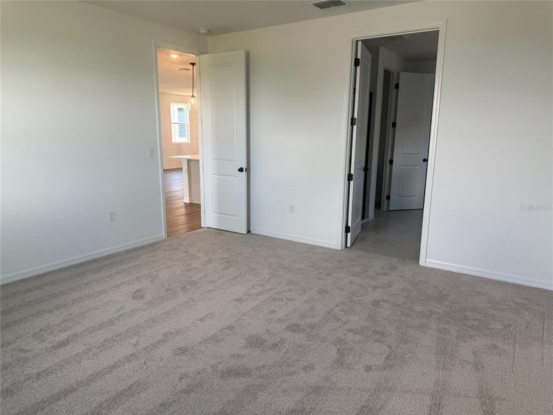 Spacious, unfurnished interior of a new home in Trailside, Mount Dora (Image 17).