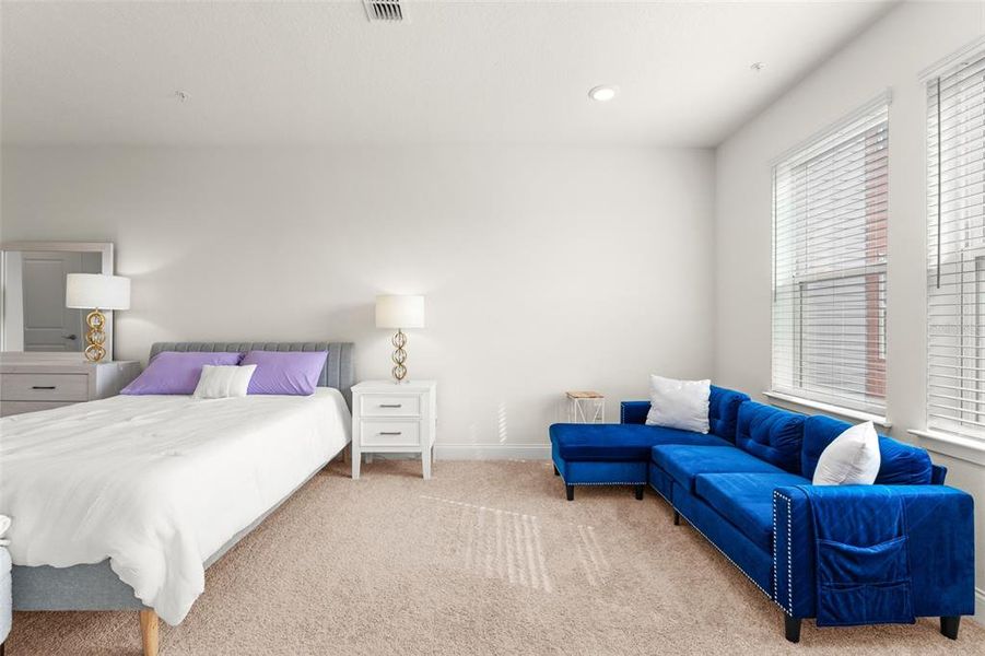 Furnished interior view inside a new home in , Orlando (Image 31).