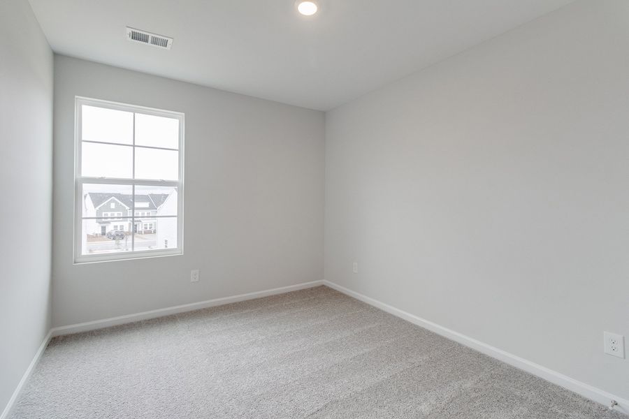 Spacious, unfurnished interior of a new home in Astoria, Columbia (Image 25).