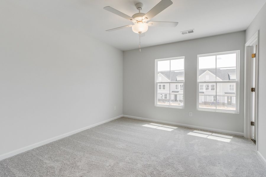 Spacious, unfurnished interior of a new home in Astoria, Columbia (Image 24).